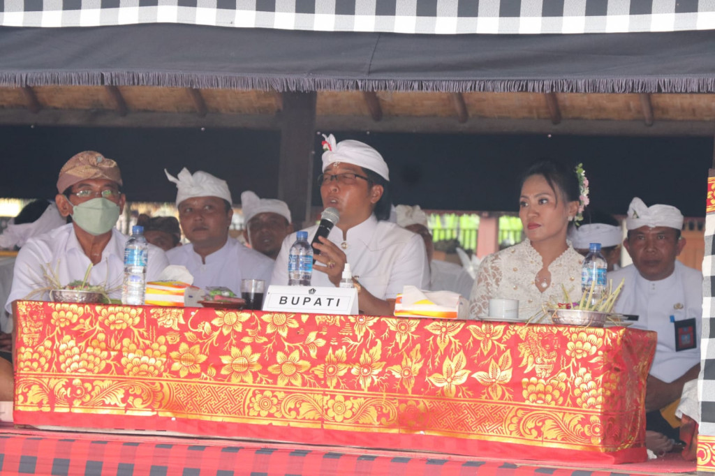 Puncak Karya Piodalan di Pura Penataran Pucak Antap Sai Bon, Petang